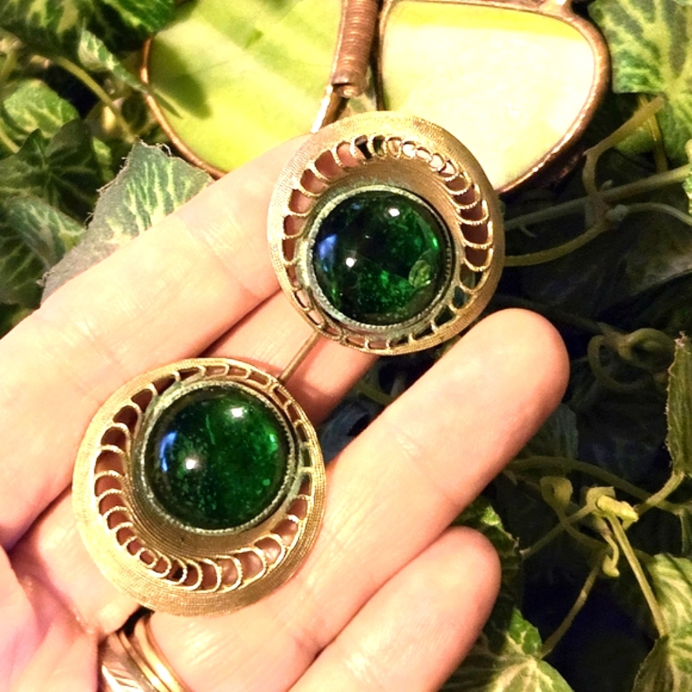 Art Deco Green Glass Jabot Pin